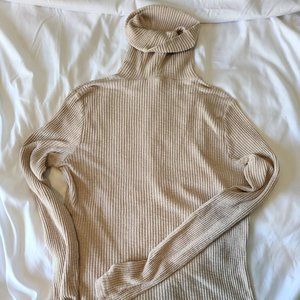 Lulus Turtle Neck Size Large Women's